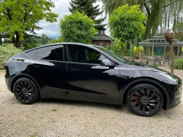 Tesla Model Y Performance AWD