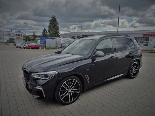 BMW X5 d JET BLACK 7-SITZER ACC LUFTFHRK PANO AHK