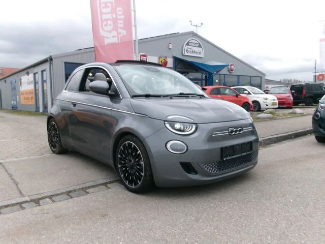 Fiat 500e La Prima