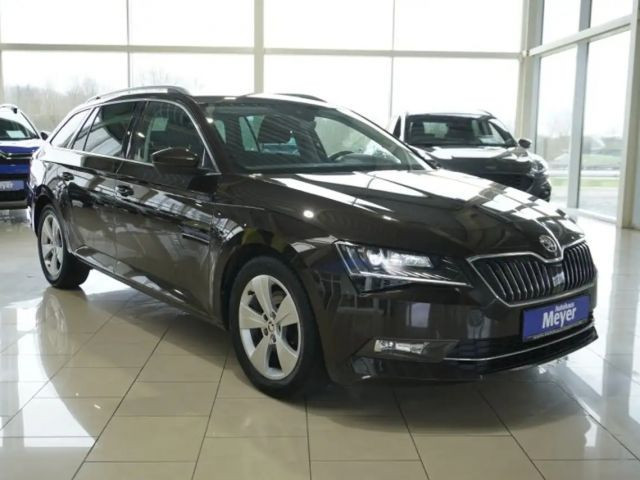 Skoda Superb Kombi 1,5TSI 17*Alu/BI-Xenon/Navi/Temp.