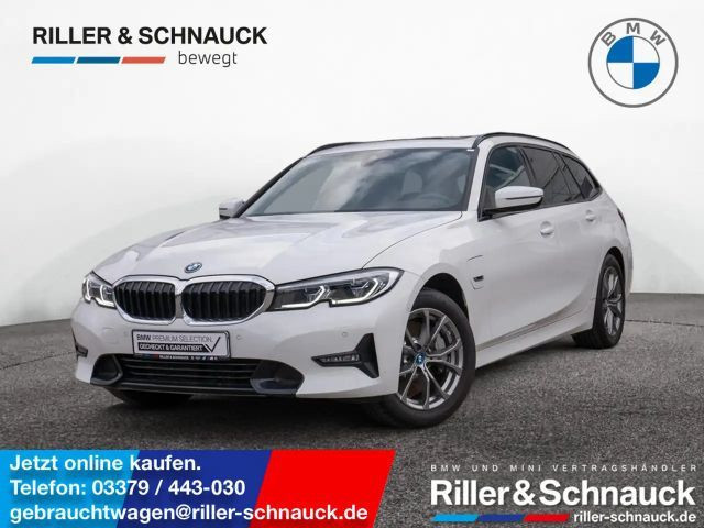 BMW 3 Serie 330 xDrive Sport Line Touring 330e