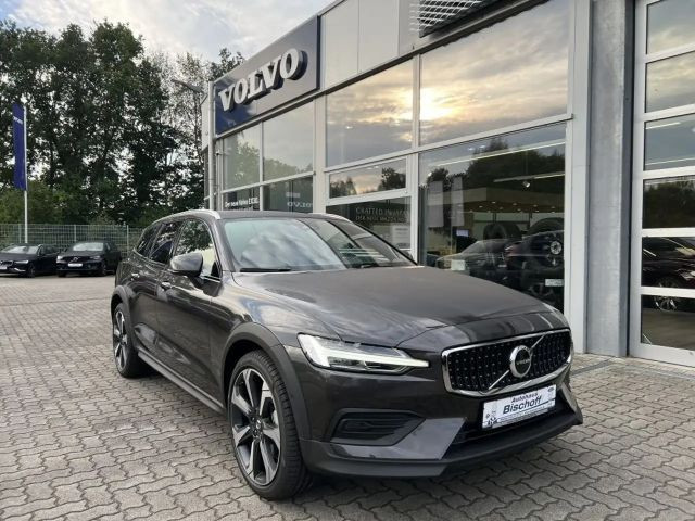 Volvo V60 Cross Country AWD Plus