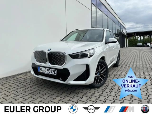 BMW iX1 eDrive20 Sportpaket AD AHK-klappbar AHK Navi digit