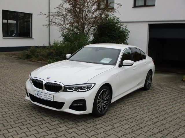 BMW 3 Serie 320 M-Sport xDrive 320i