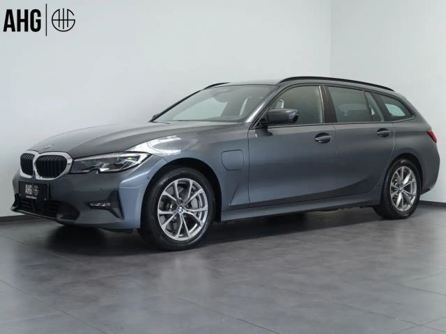 BMW 3 Serie 330 xDrive Sport Line Touring 330e