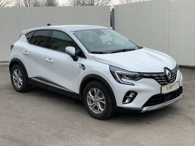 Renault Captur E-Tech Hybrid Iconic