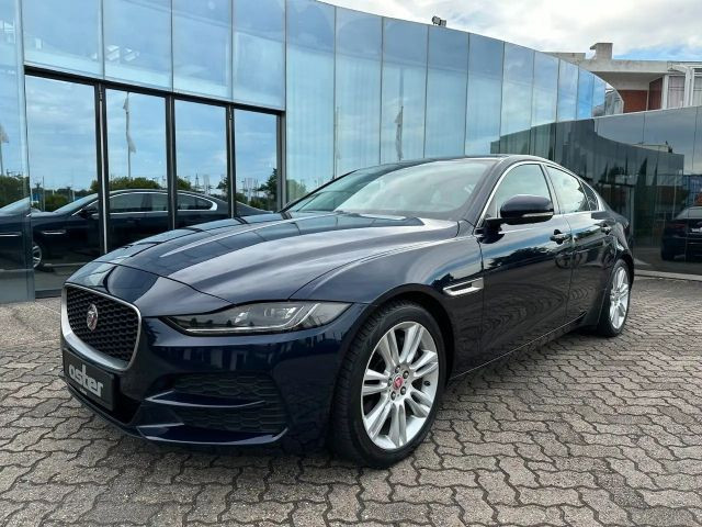 Jaguar XE SE P250