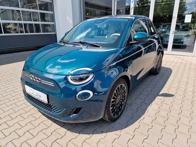 Fiat 500e La Prima