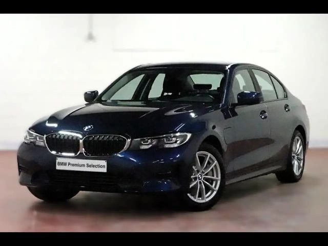 BMW 3 Serie 330 HYBRID - AUTOMAAT - NAVI - LED