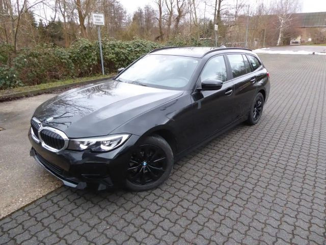 BMW 3 Serie 320 dxDriveTour.AHZV DAB Driving Assistant EU6d