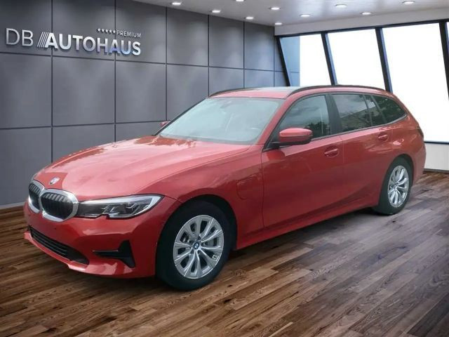 BMW 3 Serie 330 Touring Advantage pakket 330e