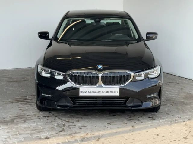 BMW 3 Serie 320 xDrive Advantage pakket