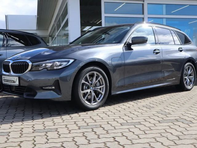 BMW 3 Serie 330 Sport Line Touring 330e