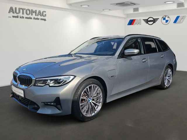 BMW 3 Serie 330 Sport Line Touring 330e