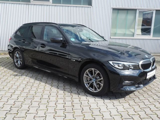 BMW 3 Serie 330 Sport Line Touring 330e