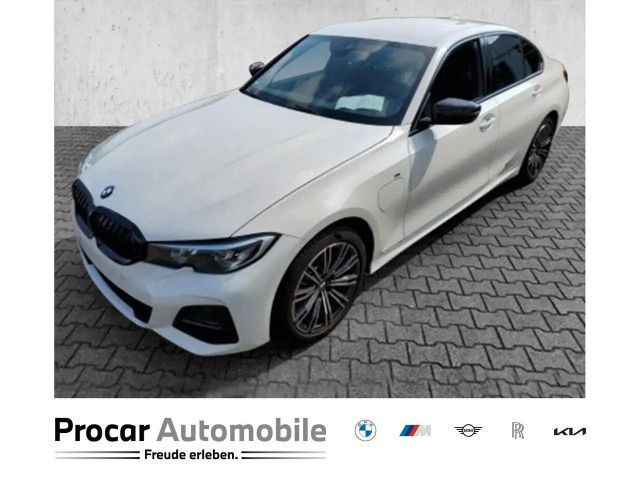 BMW 3 Serie 330 M-Sport Limousine 330e