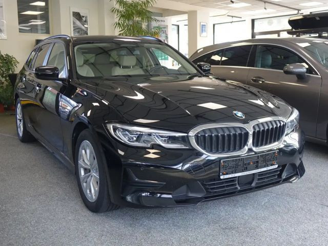 BMW 3 Serie 330 Touring Advantage pakket 330e