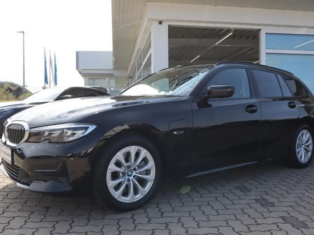 BMW 3 Serie 320 xDrive Touring Advantage pakket 320e