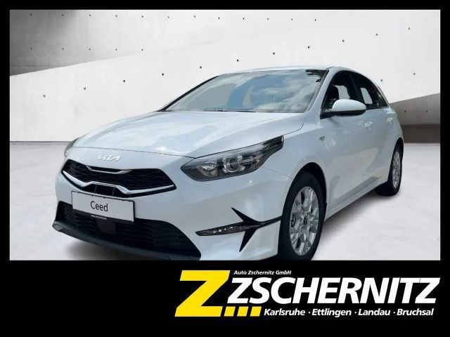 Kia Ceed CEED 1.5T DCT VISION *NAVI*KAMERA*SHZ*ALU*PDC