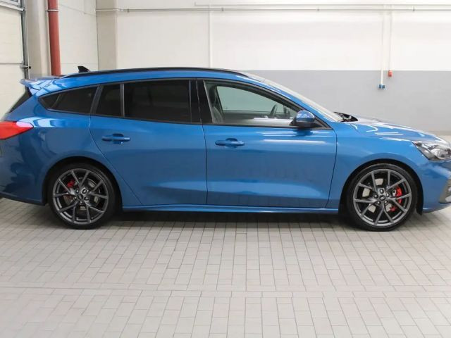 Ford Focus EcoBoost Wagon ST Line