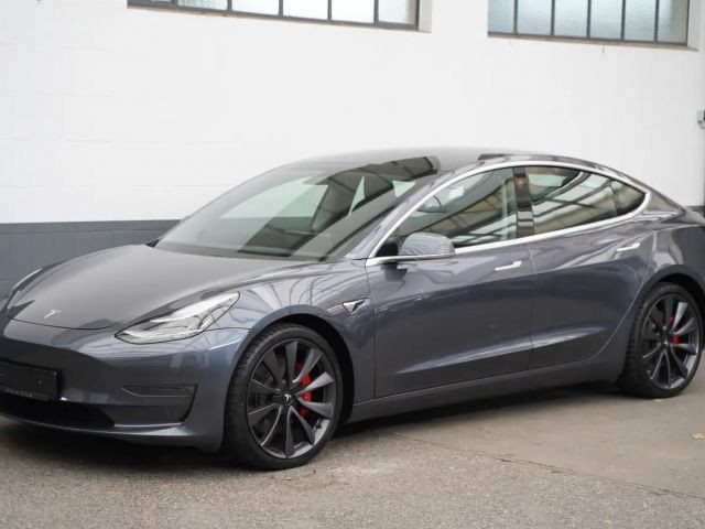 Tesla Model 3 Performance