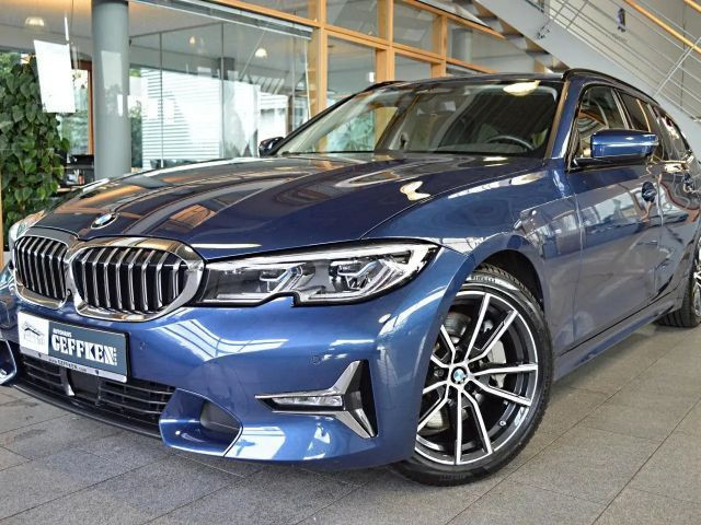 BMW 3 Serie 330 Luxury Line Touring 330i