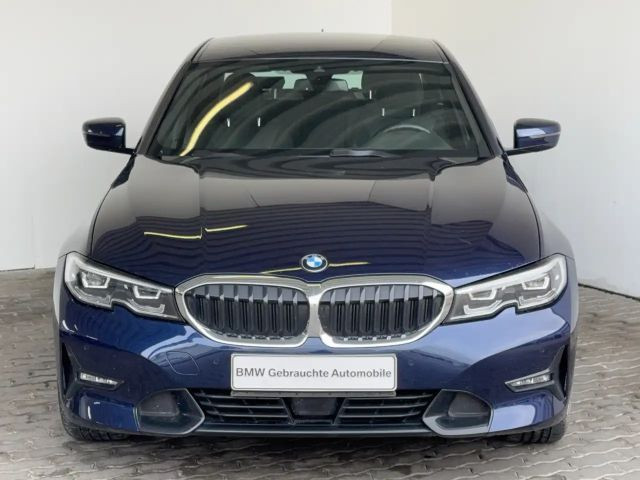 BMW 3 Serie 320 xDrive Sport Line Sedan