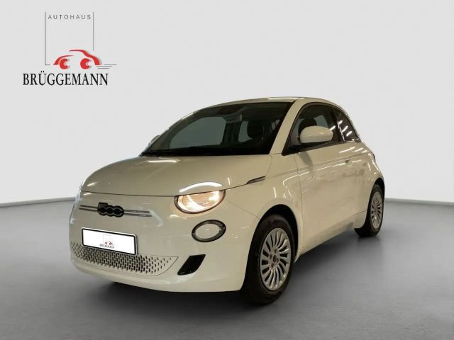 Fiat 500e Action