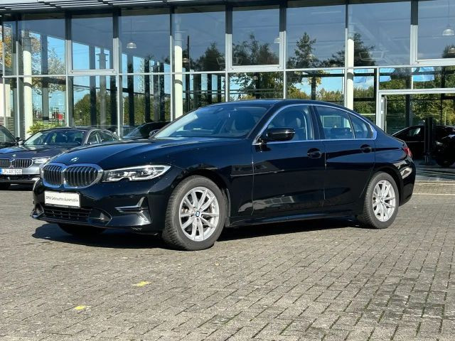 BMW 3 Serie 320 Luxury Line xDrive Sedan 320i