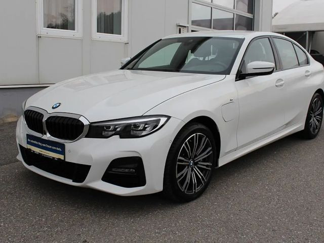 BMW 3 Serie 330 M-Sport xDrive Sedan 330e