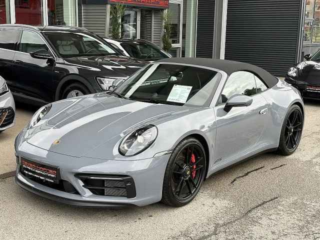 Porsche 911 GTS Cabrio Carrera 4