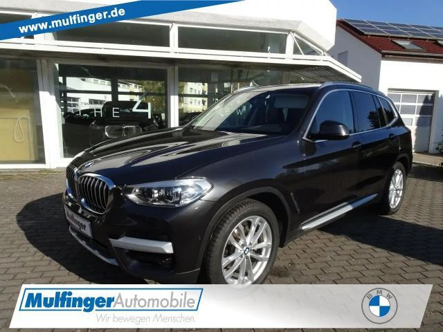 BMW X3 x20d Sports.HUD ACC PanoDach Kamera Live AHK