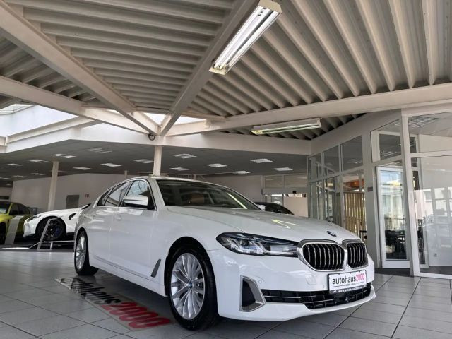 BMW 5 Serie 530 Luxury Line Sedan 530d