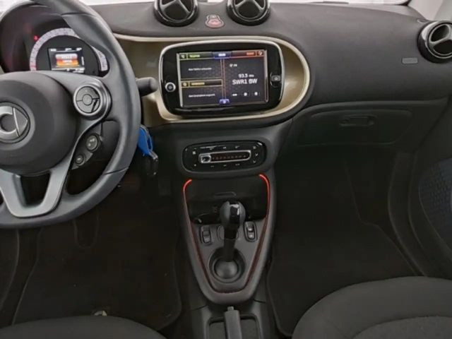 Smart EQ fortwo Passion Cabrio JBL 22kw onboard charger