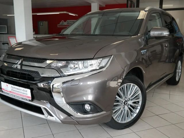 Mitsubishi Outlander PHEV 4WD MIVEC