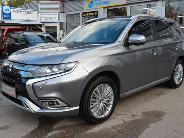 Mitsubishi Outlander PHEV 4WD