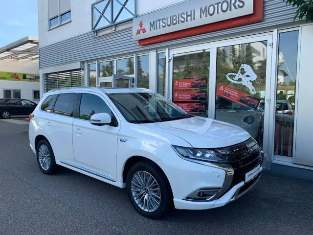 Mitsubishi Outlander PHEV 4WD MIVEC