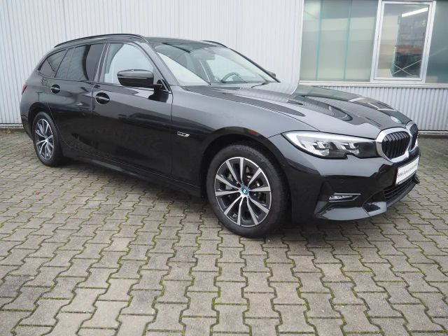 BMW 3 Serie 330 Sport Line Touring 330e