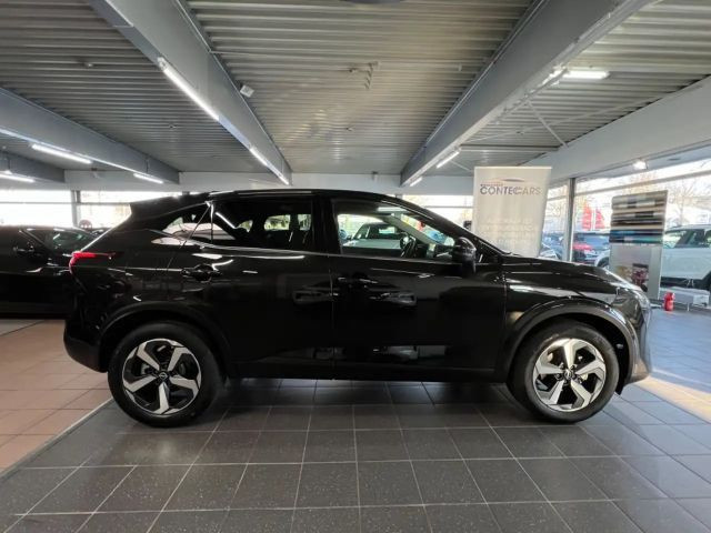 Nissan Qashqai 1.3 Connecta LED+KEYLESS+360°+ACC+VC