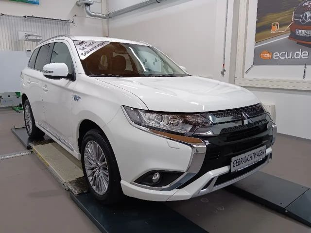 Mitsubishi Outlander PHEV 4WD MIVEC