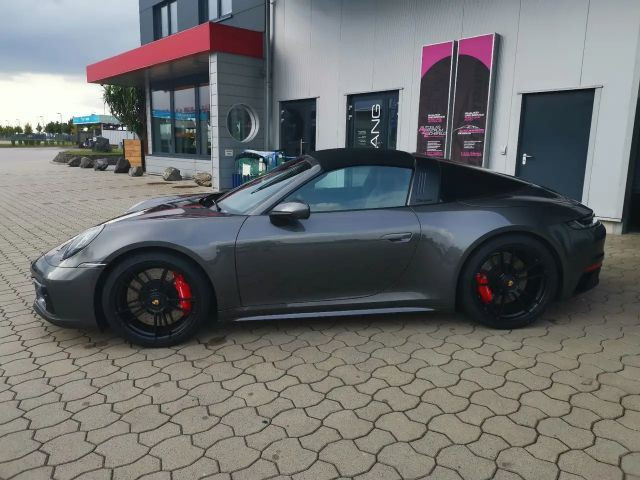 Porsche 992 GTS Targa Coupé 4