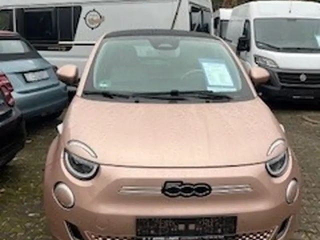 Fiat 500e La Prima