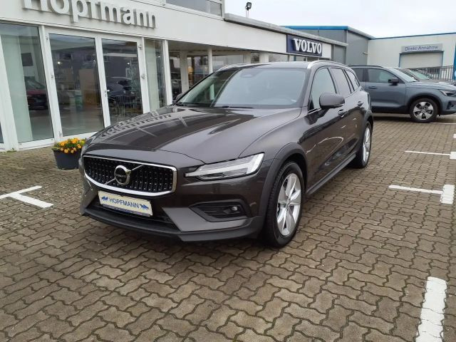 Volvo V60 Cross Country AWD Plus