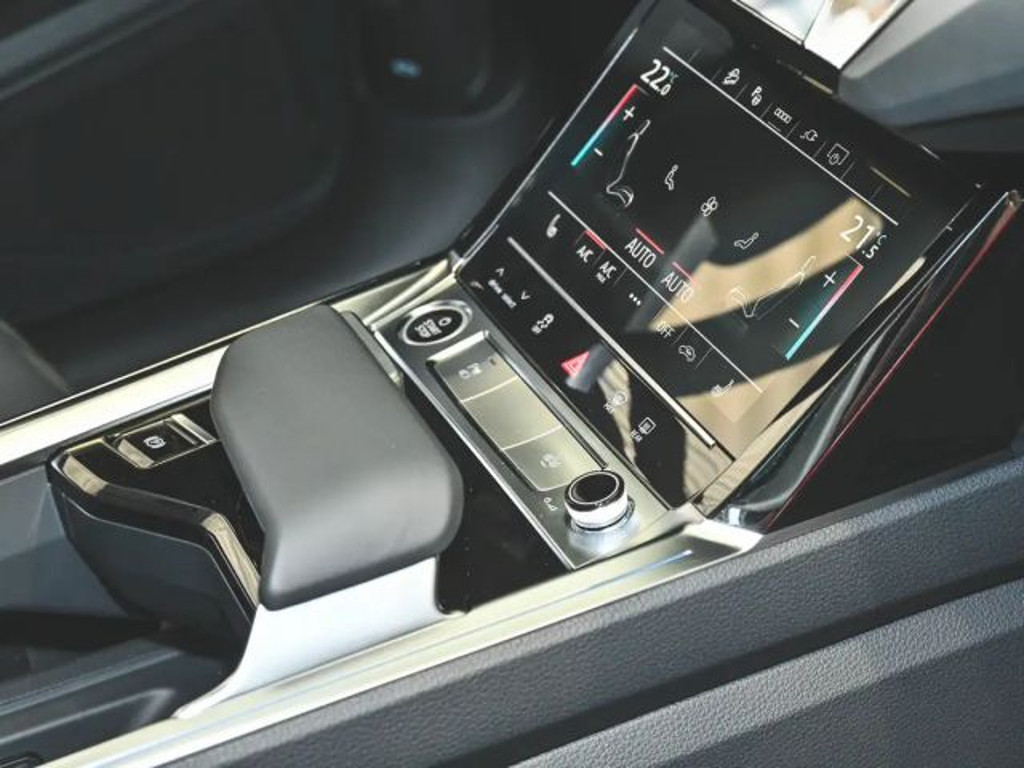 Audi Q8 e-tron Quattro 50