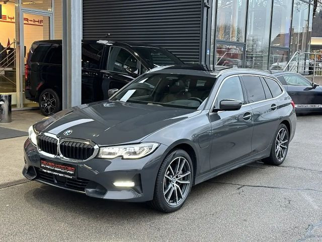 BMW 3 Serie 330 xDrive Sport Line Touring 330e