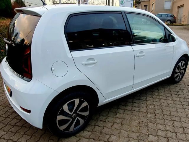 Volkswagen up! Active