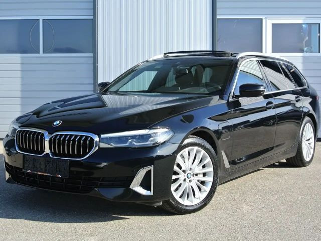 BMW 5 Serie 530 Luxury Line xDrive Touring 530e