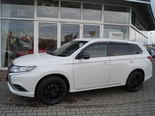 Mitsubishi Outlander PHEV 4WD MIVEC