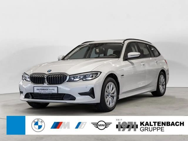 BMW 3 Serie 330 Touring Advantage pakket 330e