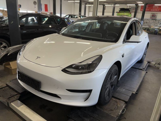 Tesla Model 3 RWD Standard Range